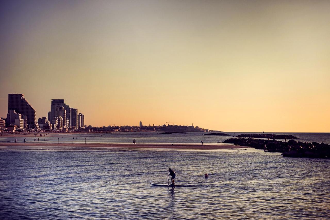 Wom Beach Pod Hotel - A Member Of Brown Hotels 텔아비브 외부 사진
