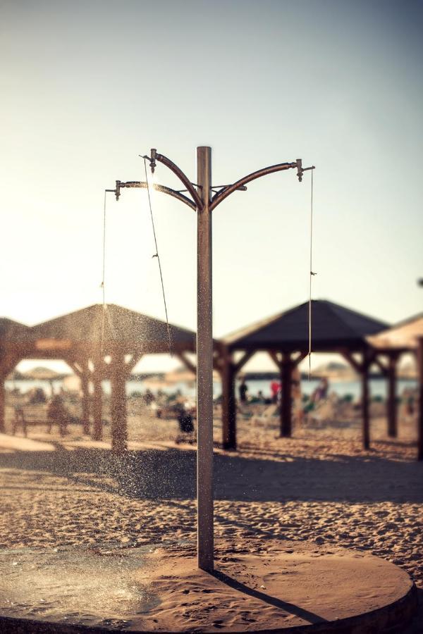 Wom Beach Pod Hotel - A Member Of Brown Hotels 텔아비브 외부 사진