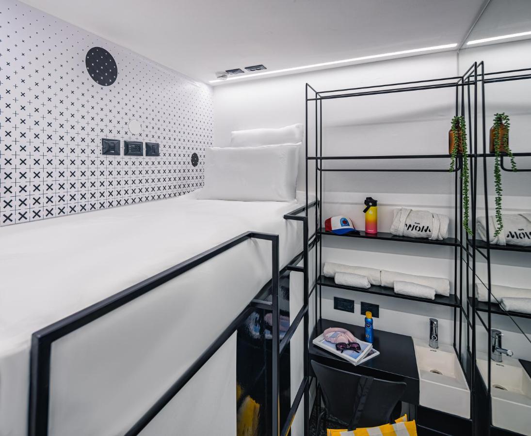 Wom Beach Pod Hotel - A Member Of Brown Hotels 텔아비브 외부 사진