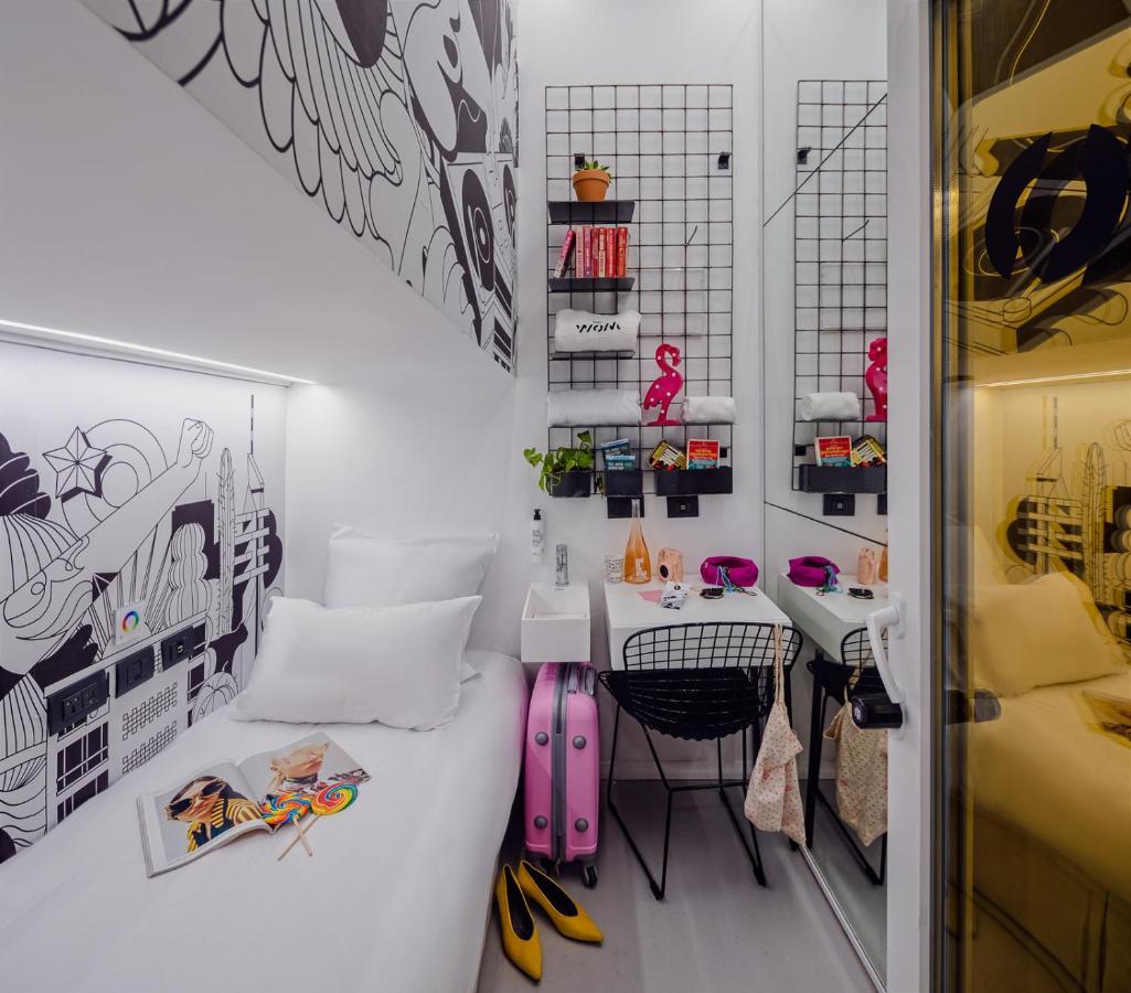 Wom Beach Pod Hotel - A Member Of Brown Hotels 텔아비브 외부 사진