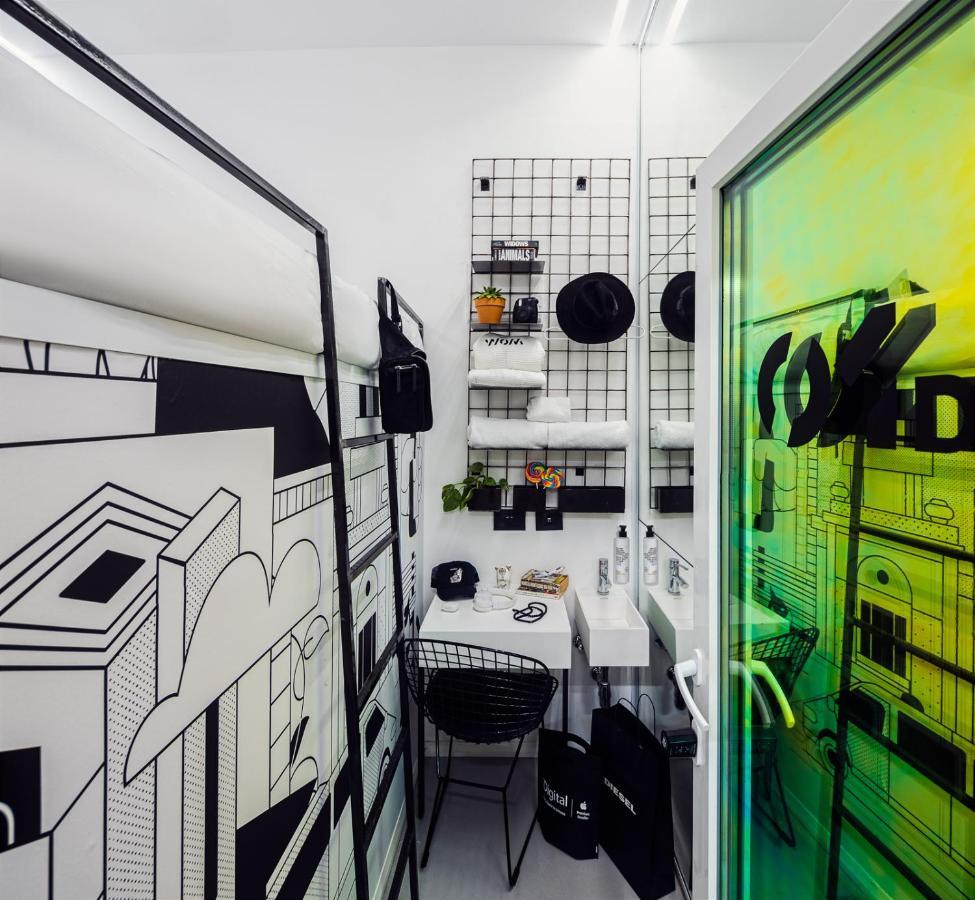 Wom Beach Pod Hotel - A Member Of Brown Hotels 텔아비브 외부 사진