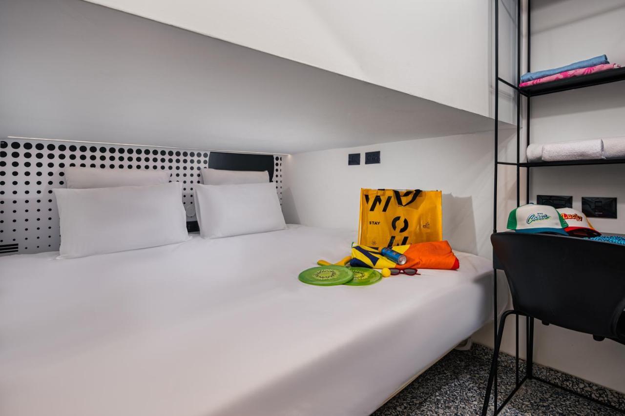 Wom Beach Pod Hotel - A Member Of Brown Hotels 텔아비브 외부 사진