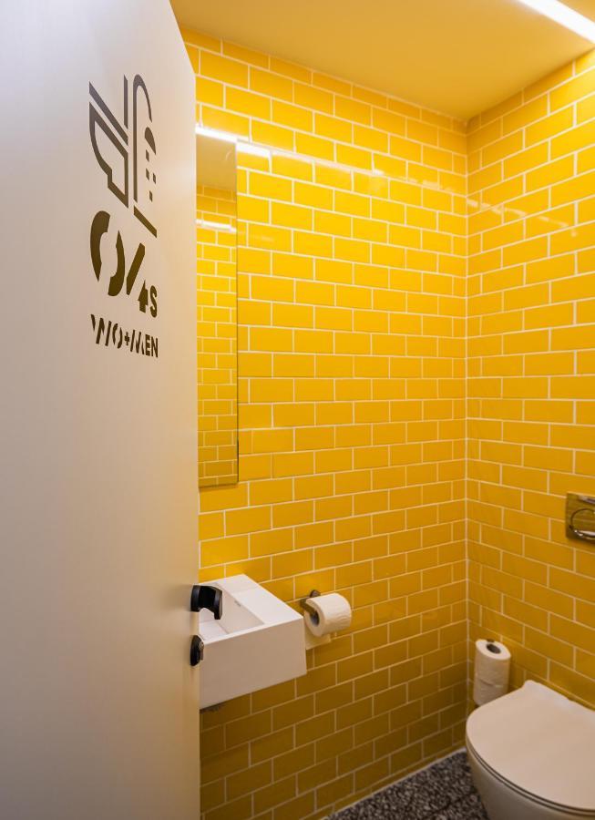 Wom Beach Pod Hotel - A Member Of Brown Hotels 텔아비브 외부 사진