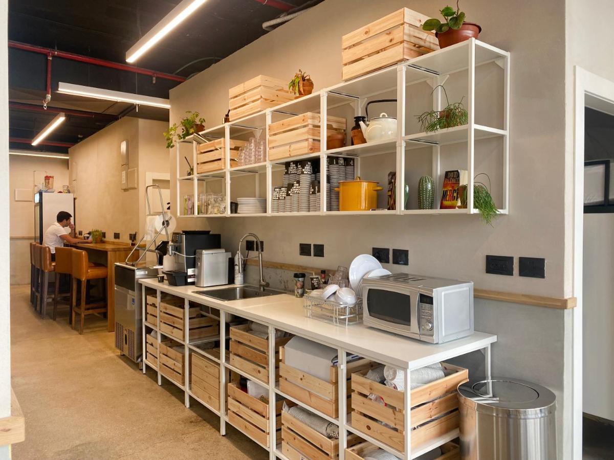 Wom Beach Pod Hotel - A Member Of Brown Hotels 텔아비브 외부 사진