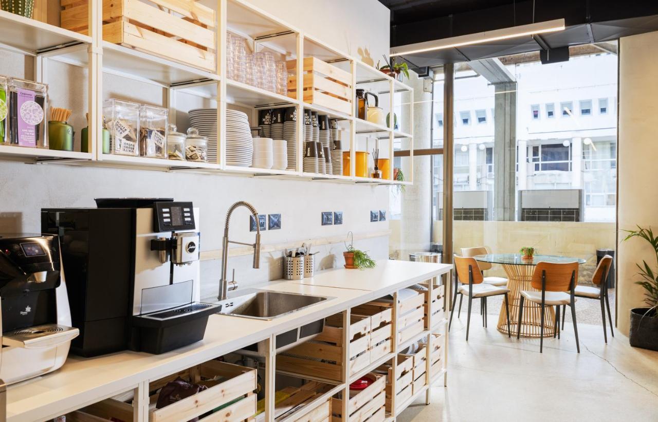 Wom Beach Pod Hotel - A Member Of Brown Hotels 텔아비브 외부 사진