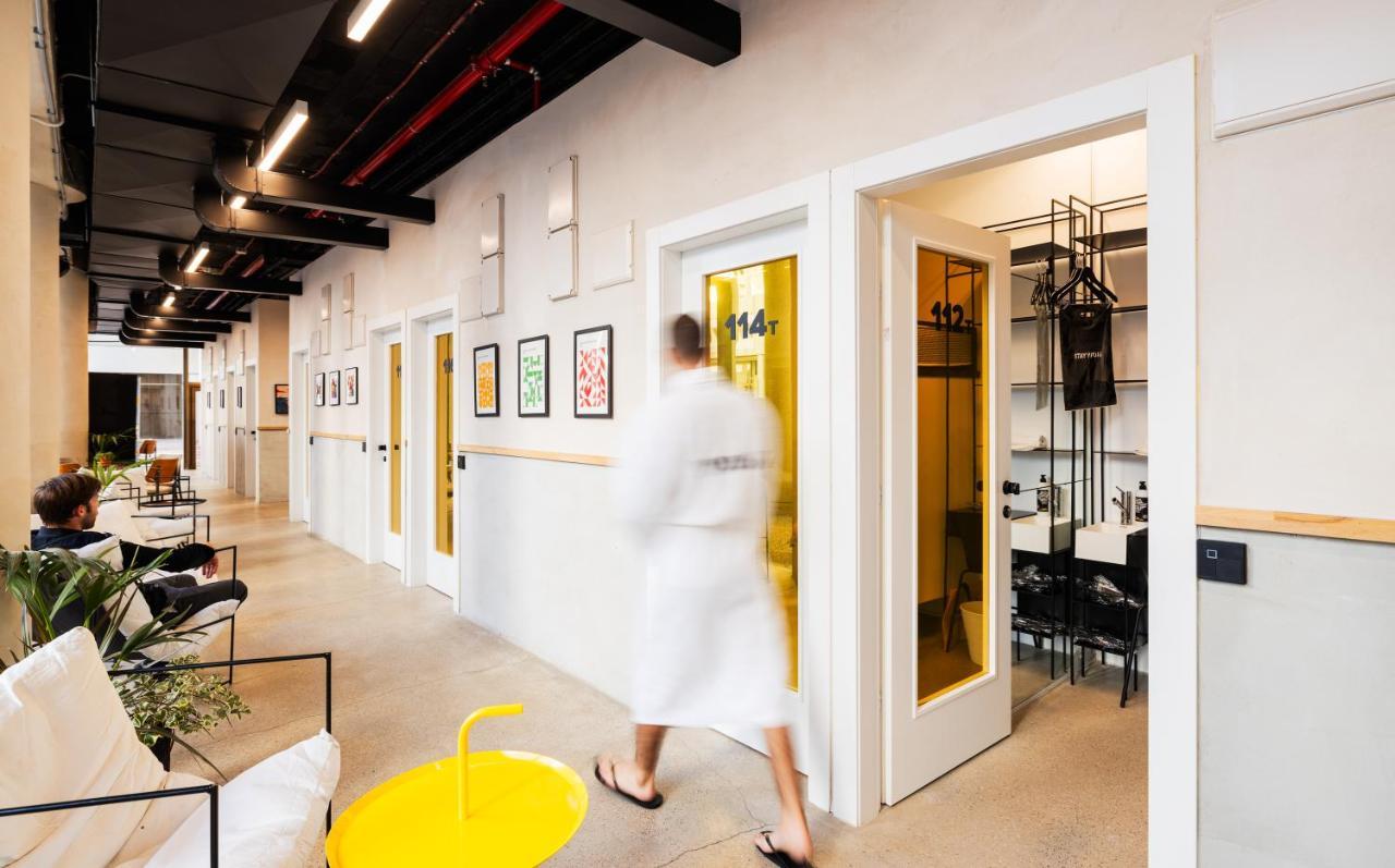 Wom Beach Pod Hotel - A Member Of Brown Hotels 텔아비브 외부 사진